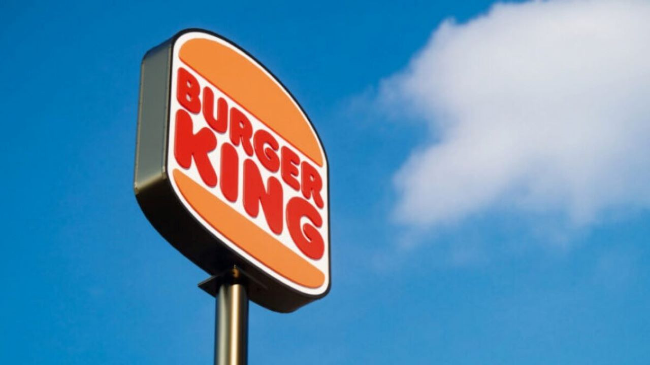 13 yıldır duvarın arkasında gizlenen retro Burger King şubesi sosyal medyada viral oldu