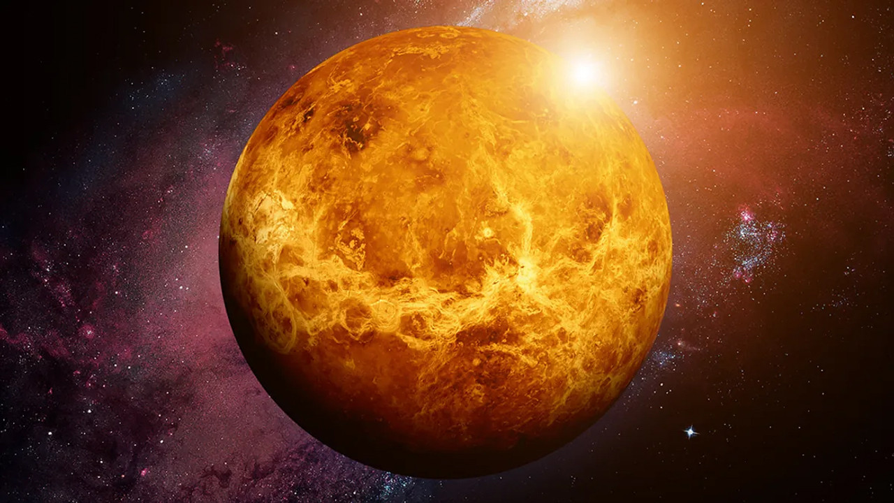Komşu gezegen Venüs, neden Dünya'nın ters yönünde dönüyor?