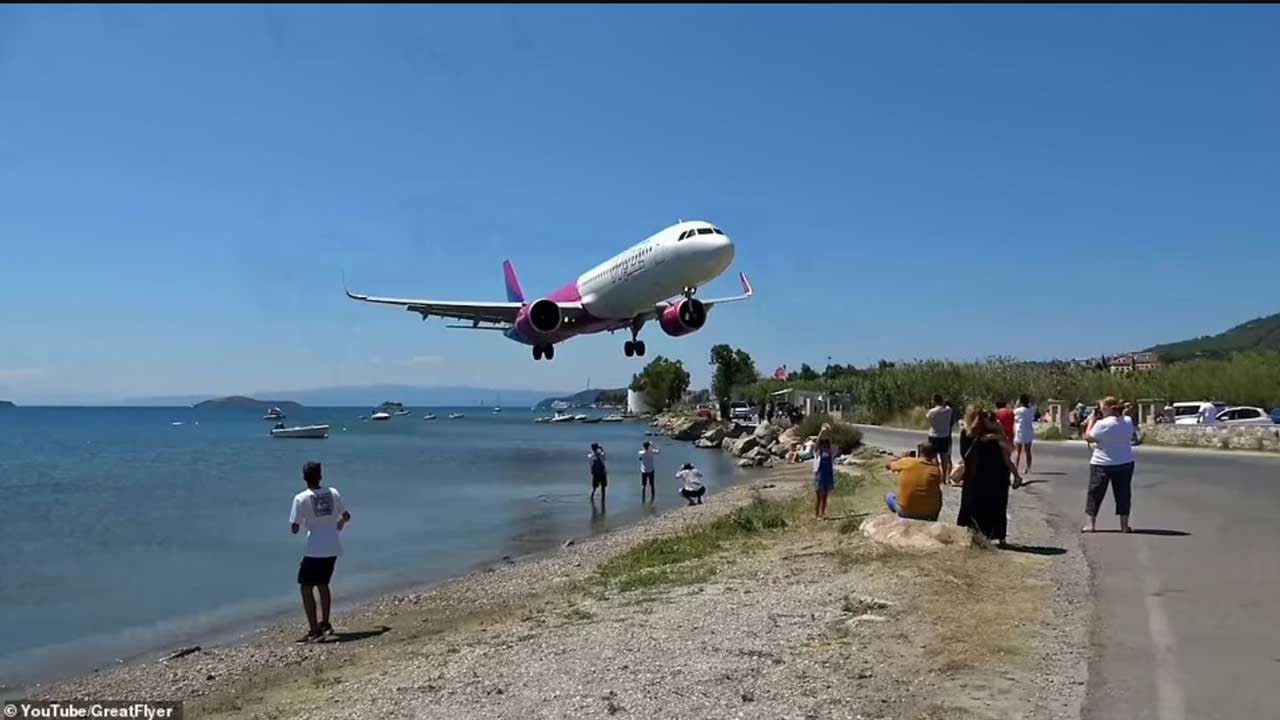 Şaşkına çeviren video: Turistlerin kafalarının hemen üzerinden uçak geçti