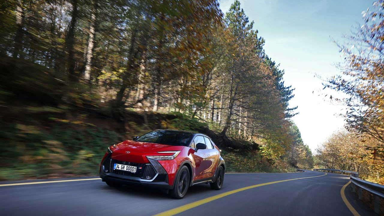Toyota C-HR Hybrid GR SPORT'u tanıttı, fiyatını duyurdu
