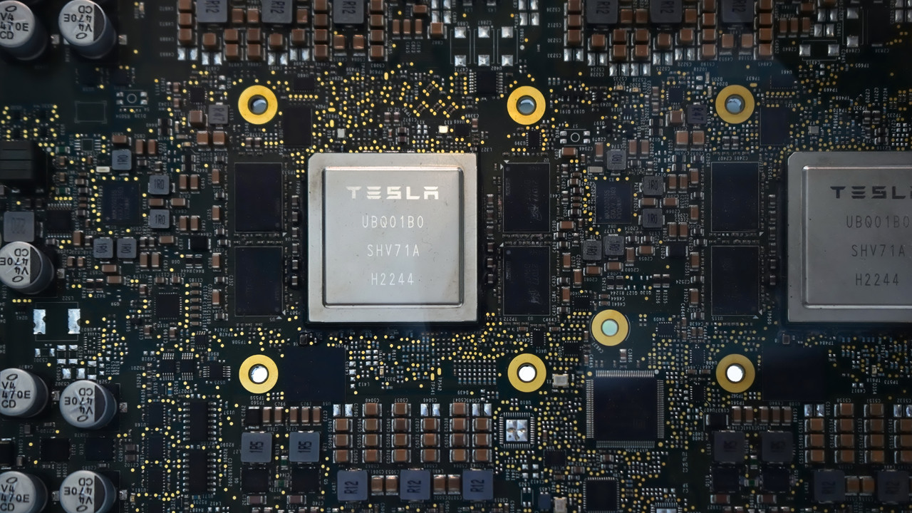 Elon Musk’tan çip devlerine rest: Tesla kendi fabrikasını kuruyor