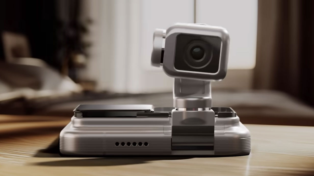 Cep devinin CEO’su tarih verdi: Robot kameralı Robot Phone yolda