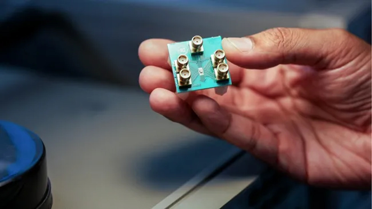 Araştırmacılar, çip üzerinde ilk "mikrodalga beyin"i geliştirdi