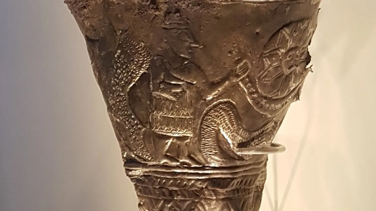 4.300 yıllık gümüş kadeh, bilinen en eski yaratılış hikayesini mi saklıyor?