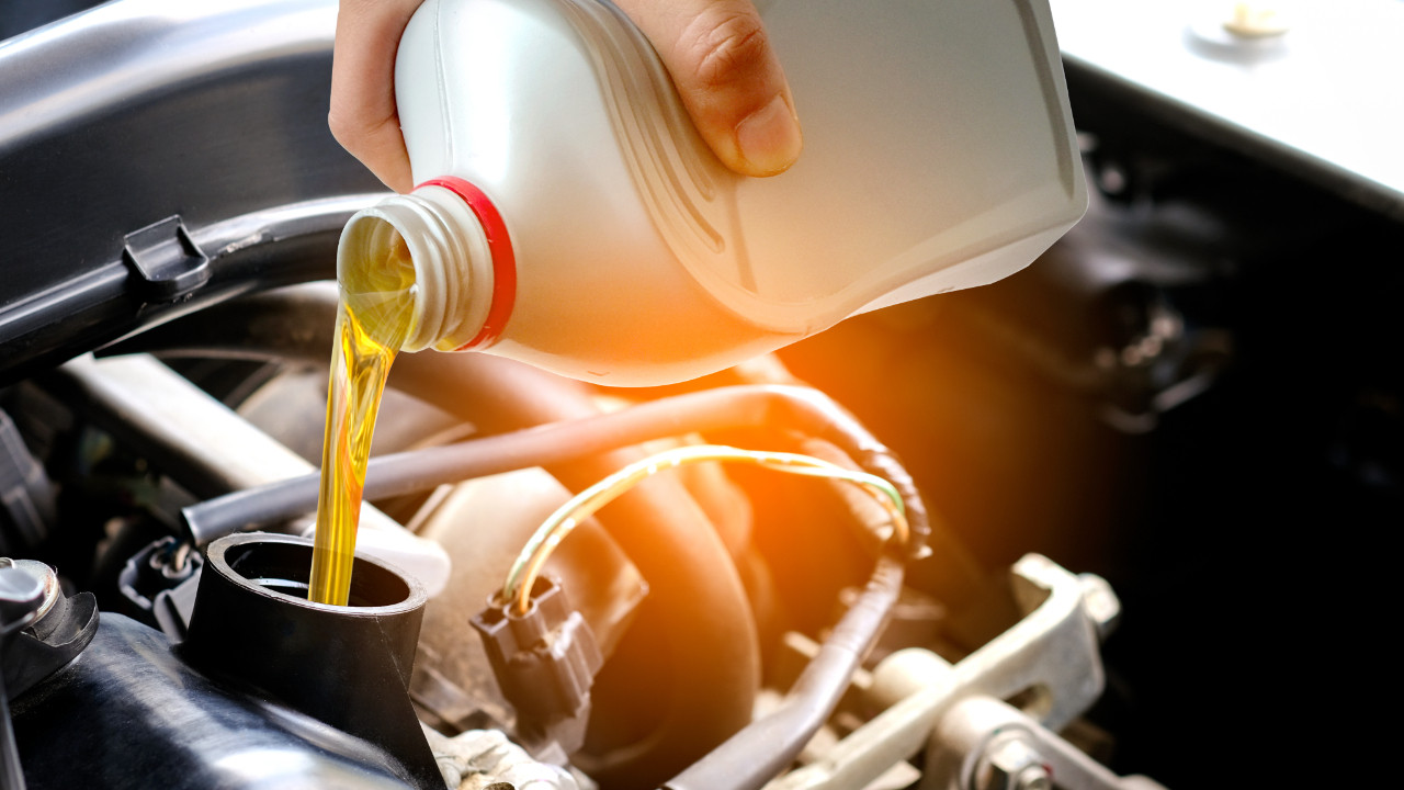 Motorunuzun ömrü bu sayılarda saklı: 5W-30 ve 5W-40 yağ arasında ne fark var?