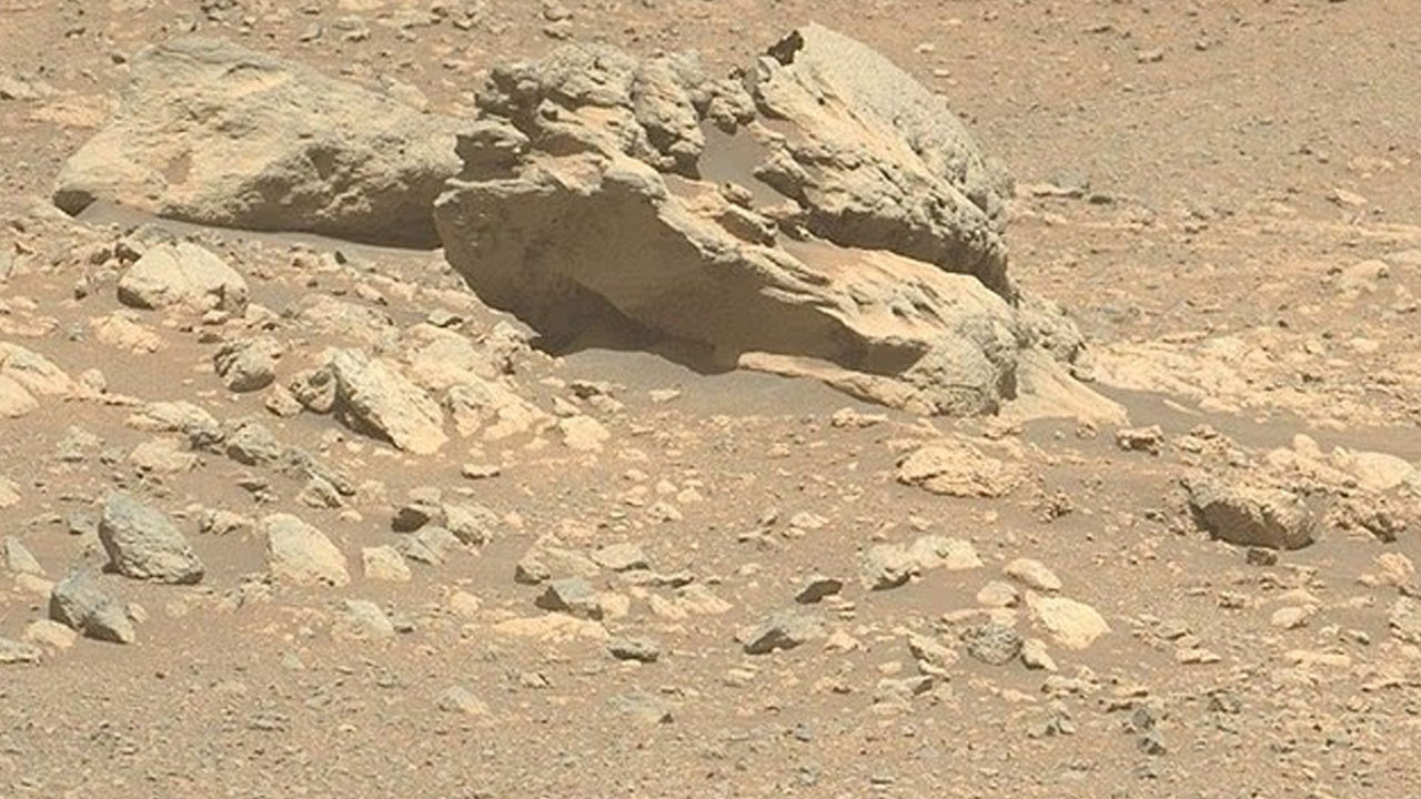 Perseverance Mars’ta "olmaması gereken" gizemli bir kaya buldu