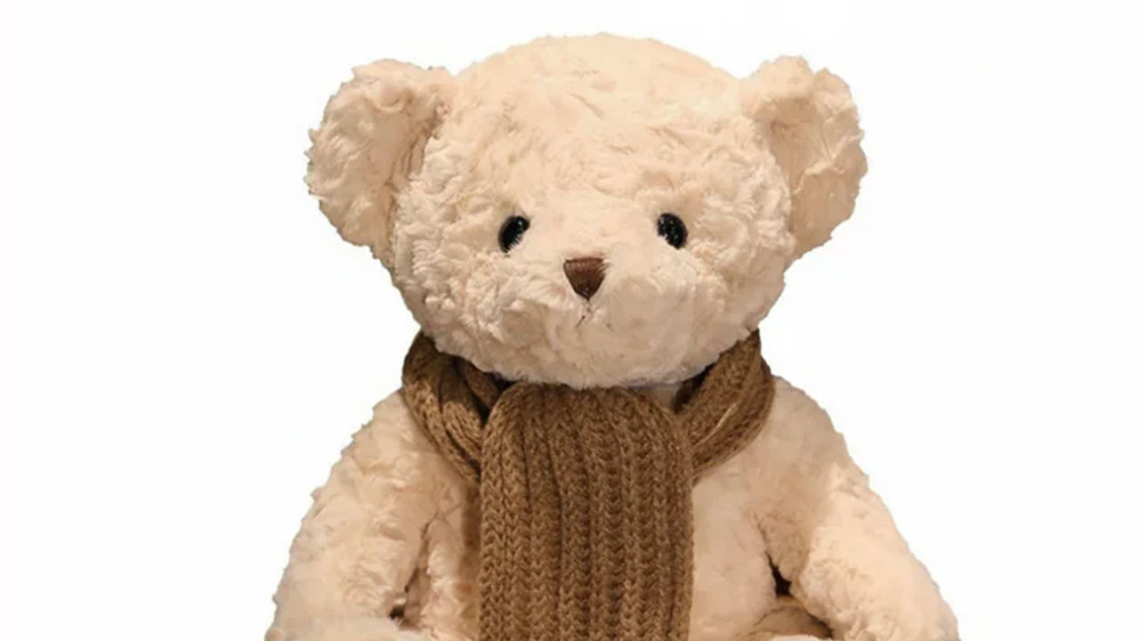 Skandala neden olan oyuncak ayı Kumma, rafla geri döndü