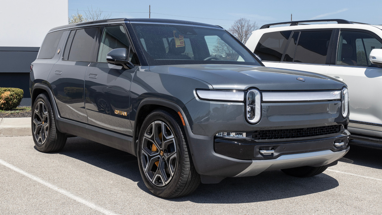 Tesla ve Rivian gibi otomotiv devleri, Apple CarPlay’e nihayet boyun mu eğiyor?