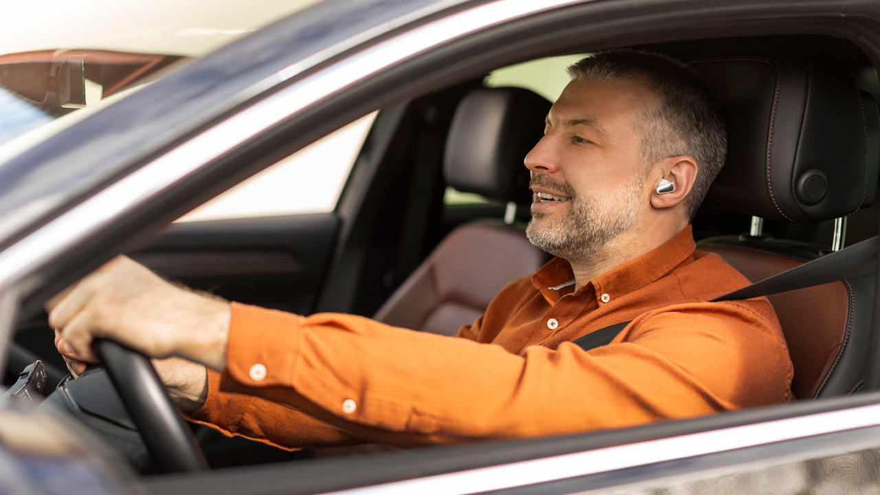 Araç kullanırken kulaklık takmak yasak mı, değil mi?