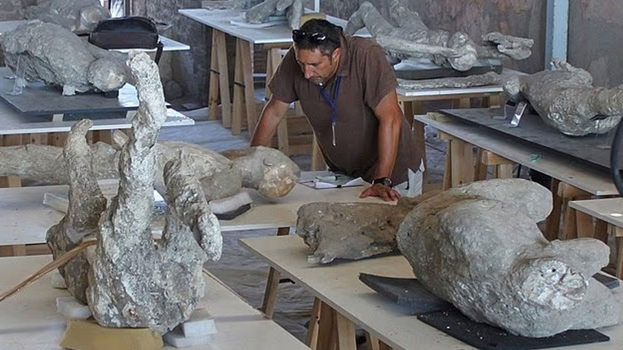 Pompeii kurbanlarının üzerindeki sır: Kalın yünlü pelerinler tarihi değiştirebilir mi?