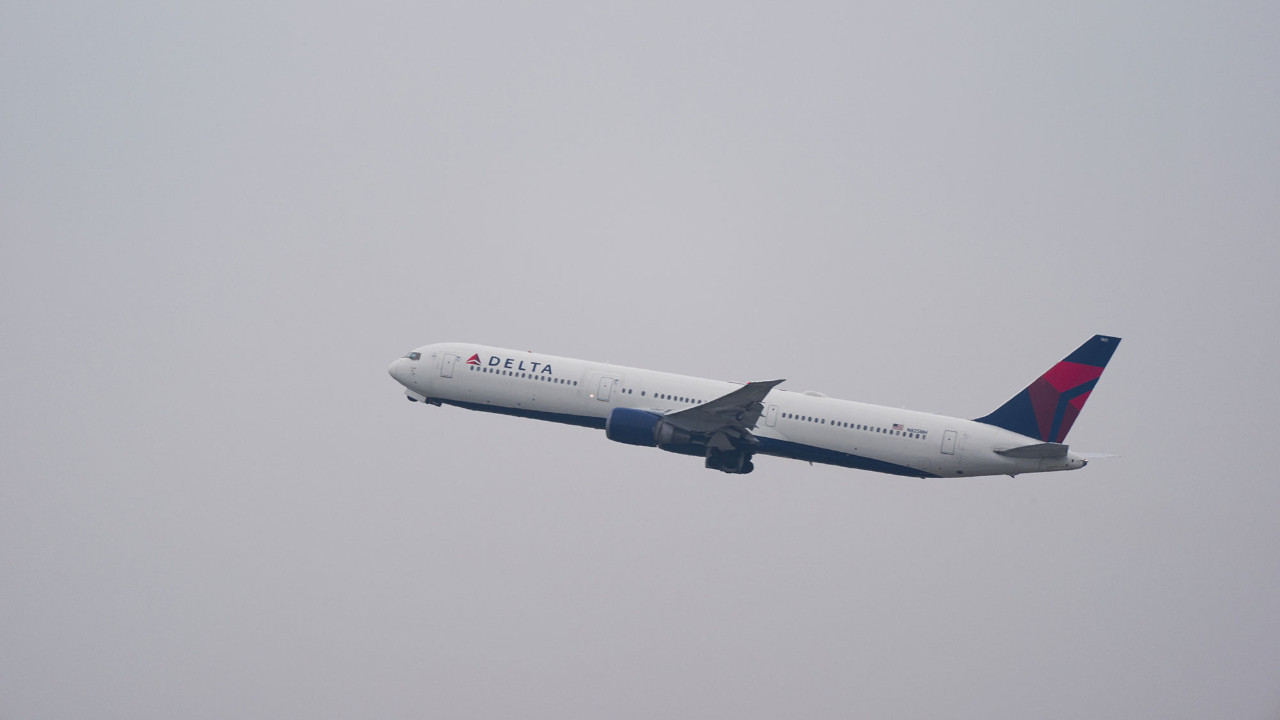 Ölümle burun buruna gelinen saniyeler: Düşen uçaktan indi, patlama gerçekleşti