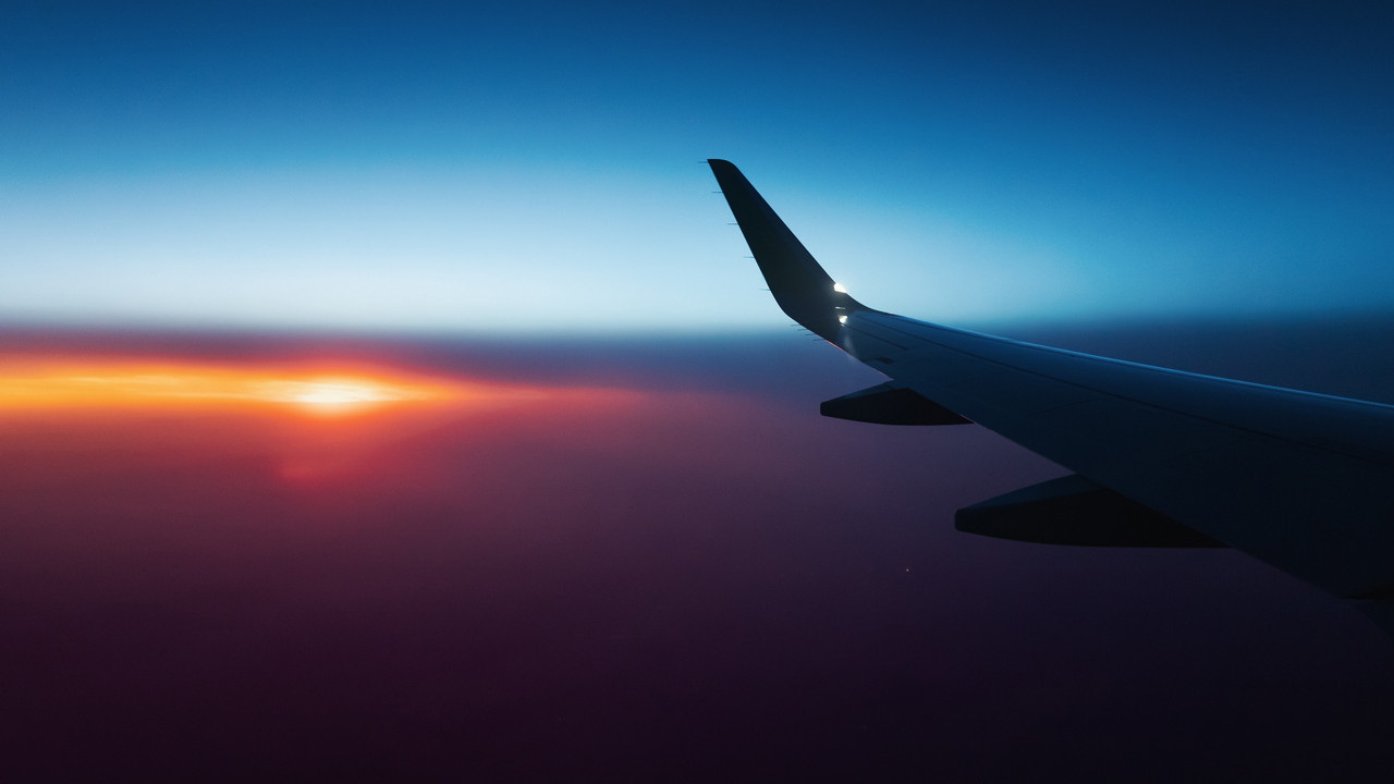 Telsiz kayıtları ortaya çıktı: Pilotun gördüğü "gümüş silindir" UFO olabilir mi?