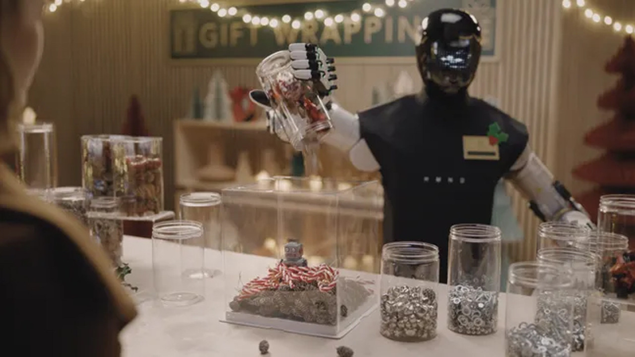 Mağaza görevlisi oldu:, verdiği cevapla güldürdü: Dev robotun zor anları