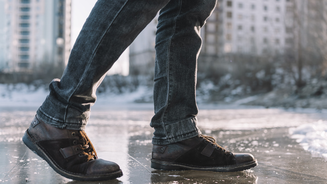 Bilim dünyası iki asırlık yanlışı düzeltti: Buz neden kaygandır?