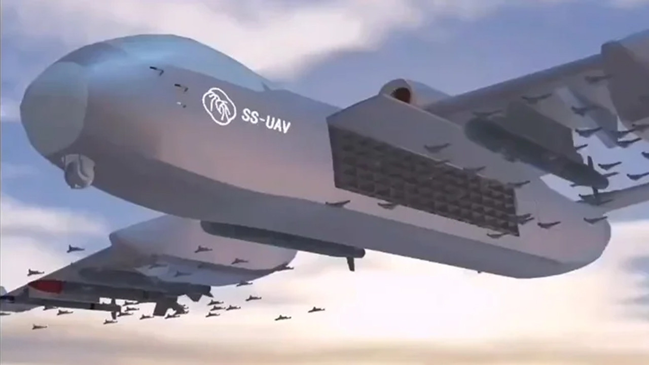 Gökyüzünde "uçan bir dron canavarı": Dünyanın ilk dron ana gemisi havalandı