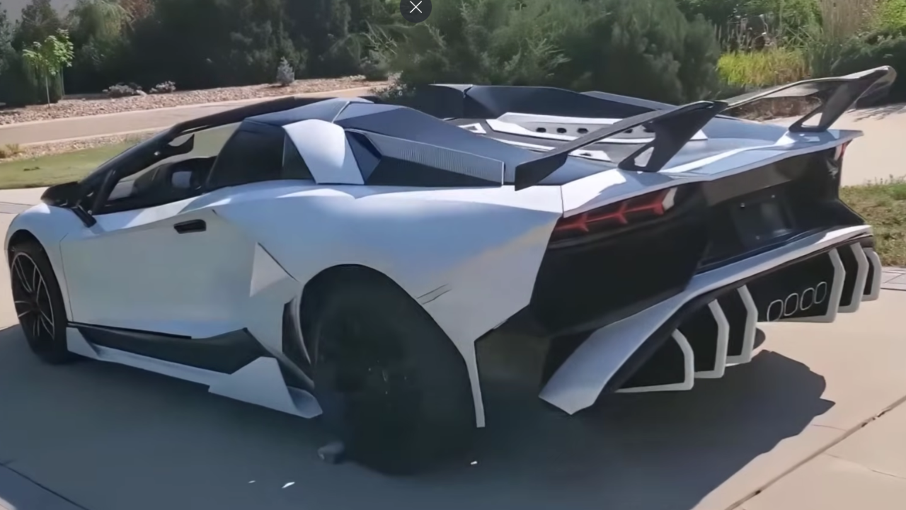 İnternetten aldığı yazıcıyla garajında kendi Lamborghini’sini üretti