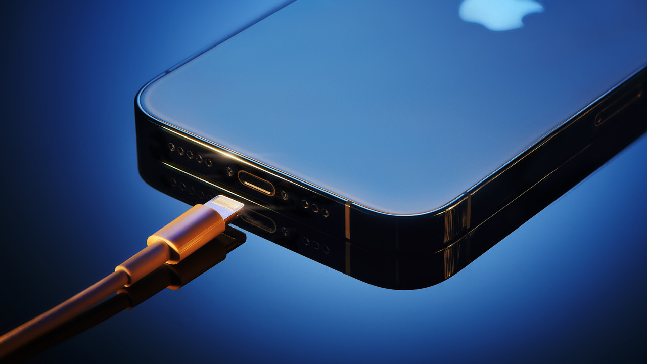 Apple'ın beyaz şarj kabloları neden zamanla sararıyor?