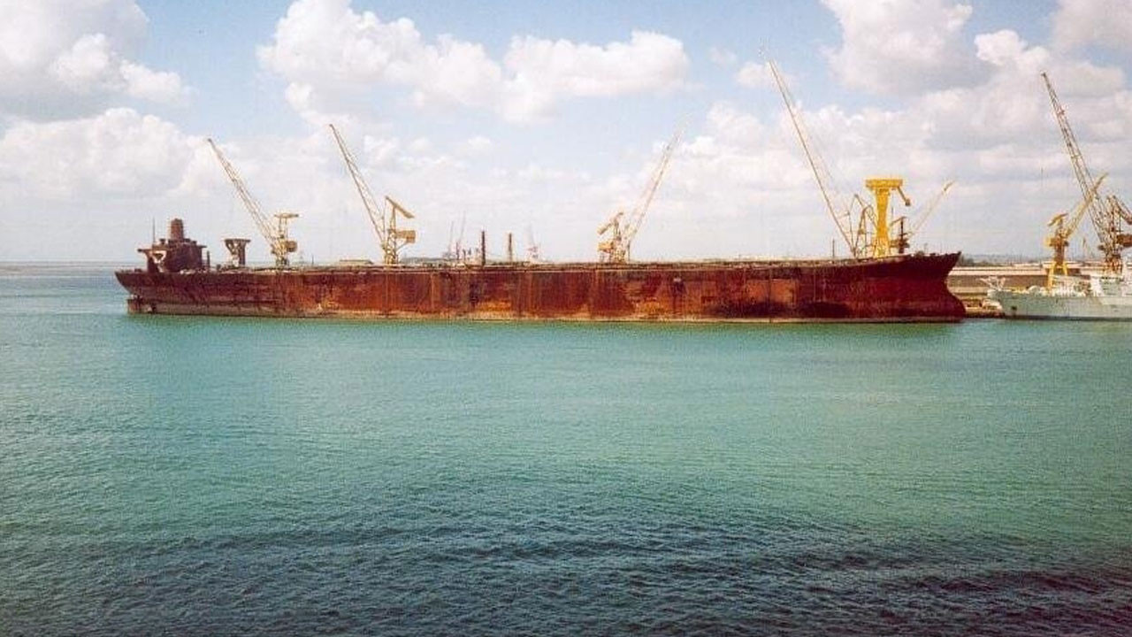 Dünyanın en büyük gemisi: Mürettebat içinde bisikletle geziyordu