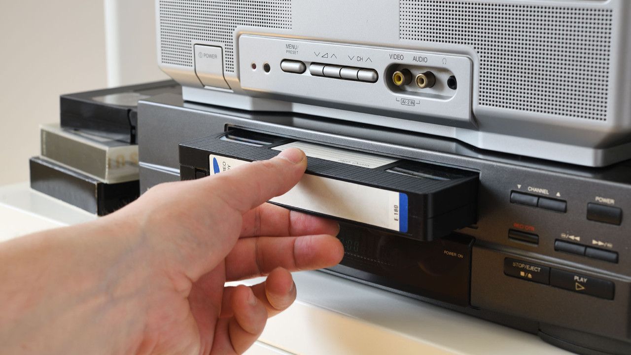 VHS kasetlerin emekli olduğu gün: Bir devri kapatan "şiddetli" final