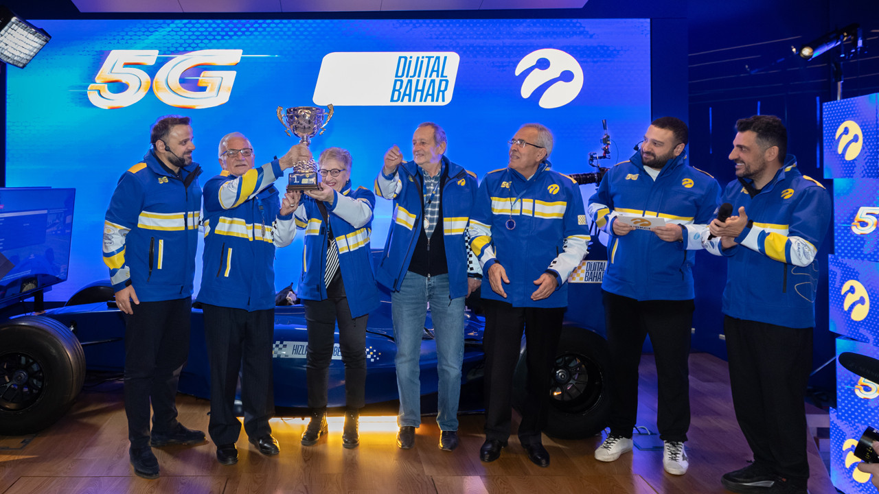 Dört farklı şehirden gelen huzurevi sakinleri İstanbul'daki büyük finalde yarıştı