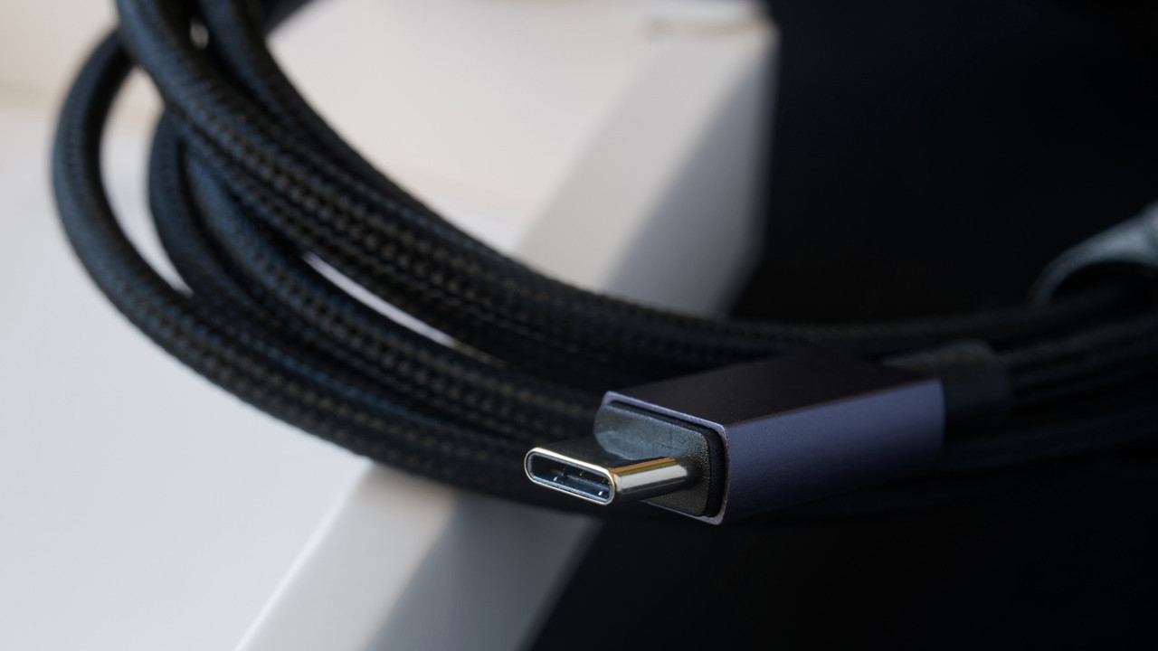 Şık ama gerekli mi? Örgülü kabloların fiyat farkına değer mi?