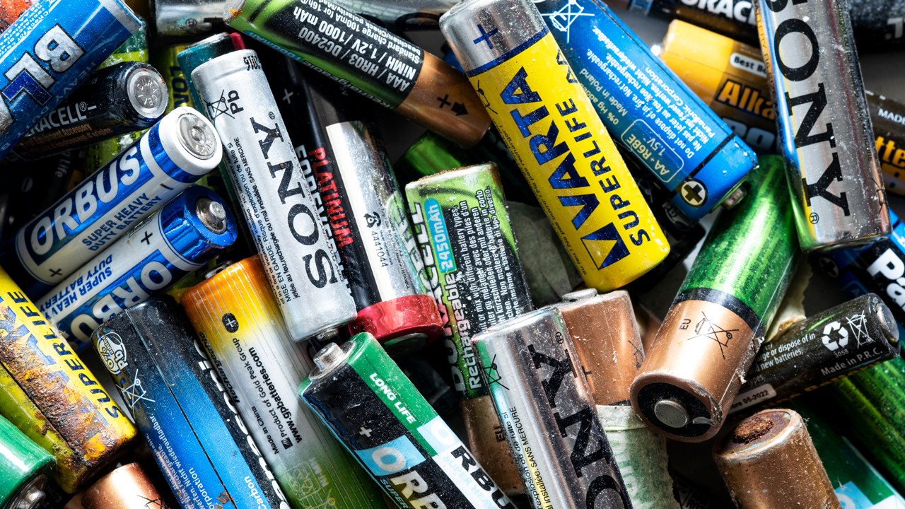 Masaüstü bilgisayarı kalem pillerle çalıştırmak mümkün mü?