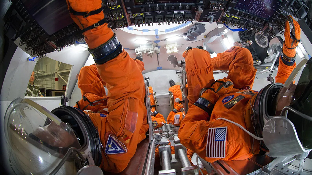 Komplo teorisyenleri iş başında: Ay'ın karanlık yüzü, neden karanlık değil?