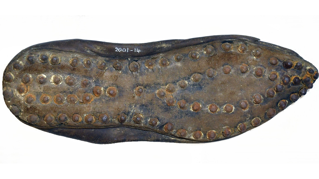 Toprağın altından çıkan ayak izleri: Binlerce yıllık ayakkabıların gizemi