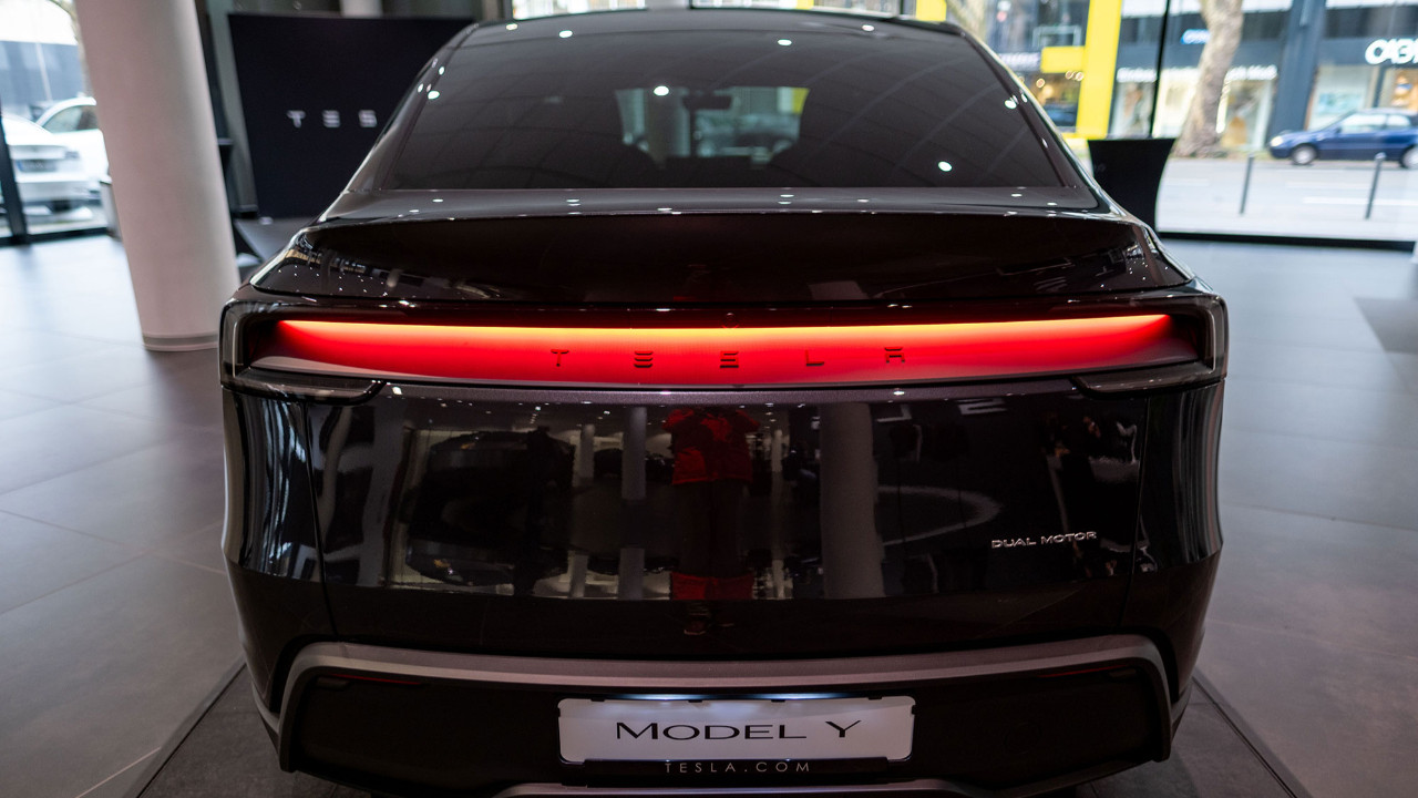 "Farlarınız bozuk" uyarısı: Tesla Model Y Juniper’ın yeni tasarımı emniyete takıldı