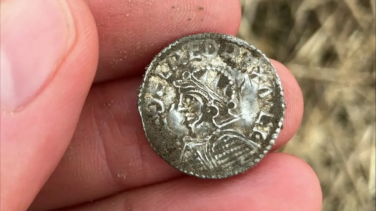 Viking tarihinin en büyük gümüş definesi keşfedildi