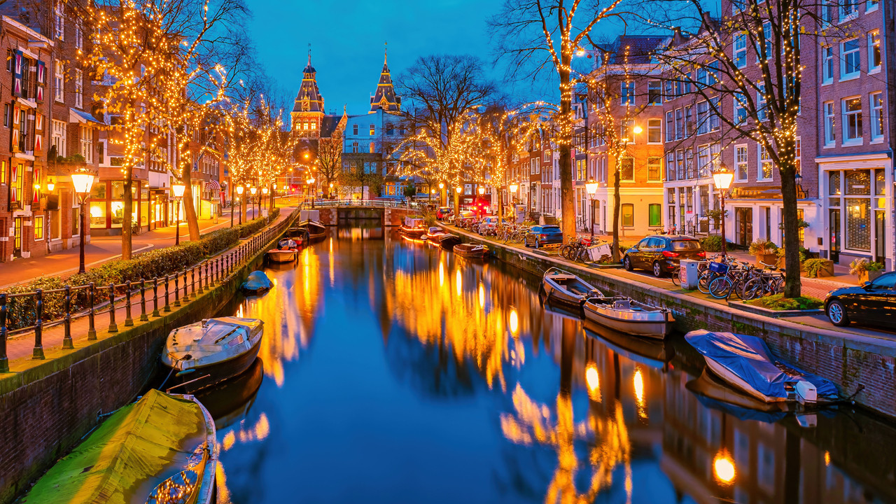 Amsterdam'daki 144 sokak lambası, akıllı bir dijital ağa dönüştü