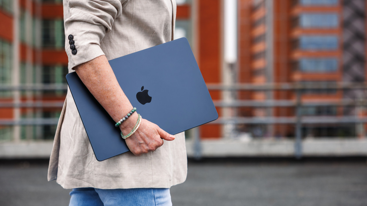 Apple'ın en çok satan Mac modeli tükendi: MacBook Air için bekleme başladı