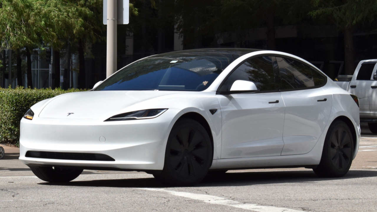 Tesla'da yeni geri çağırma: 20 binden fazla araçta far sorunu